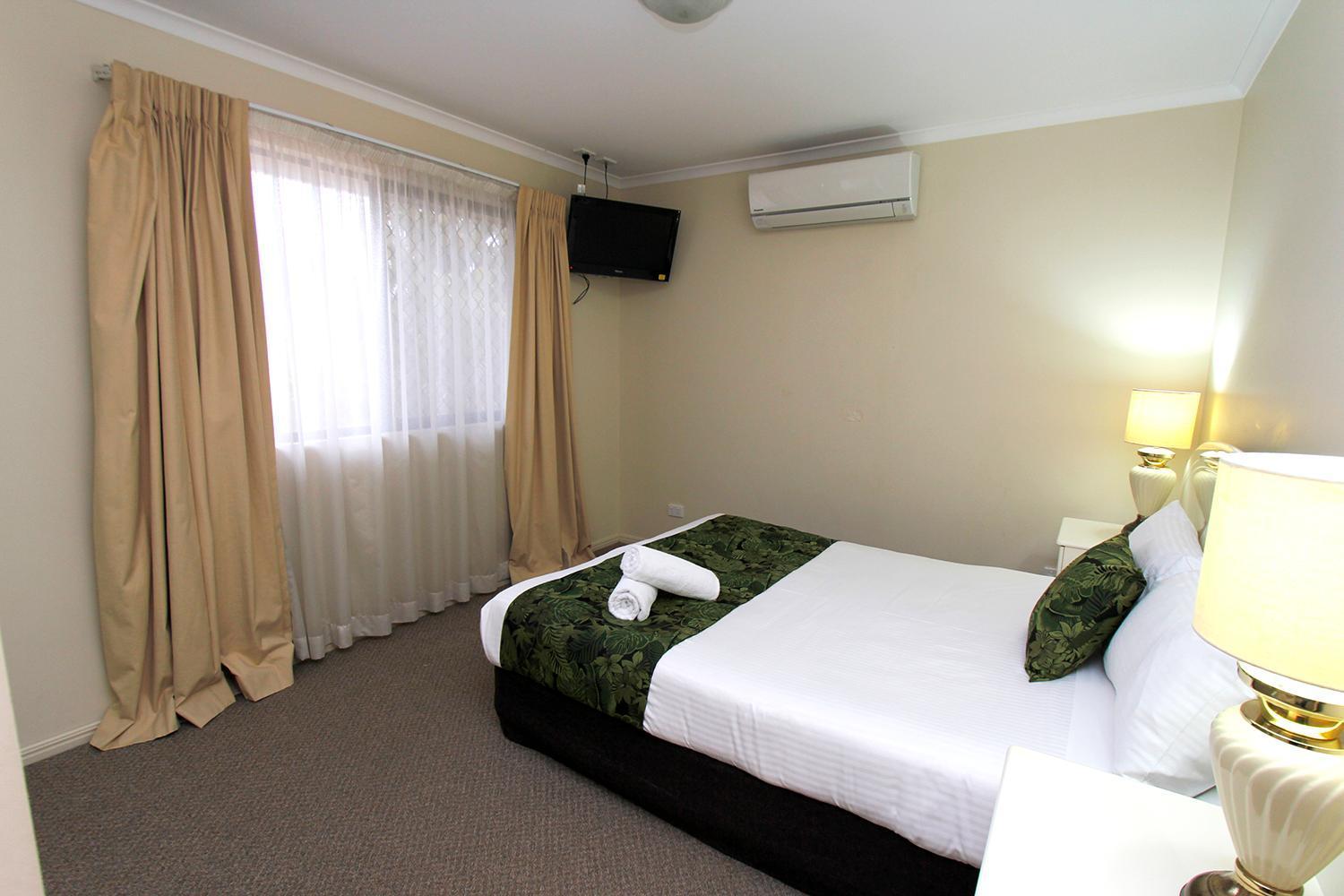 The Palms Motel Chinchilla Buitenkant foto