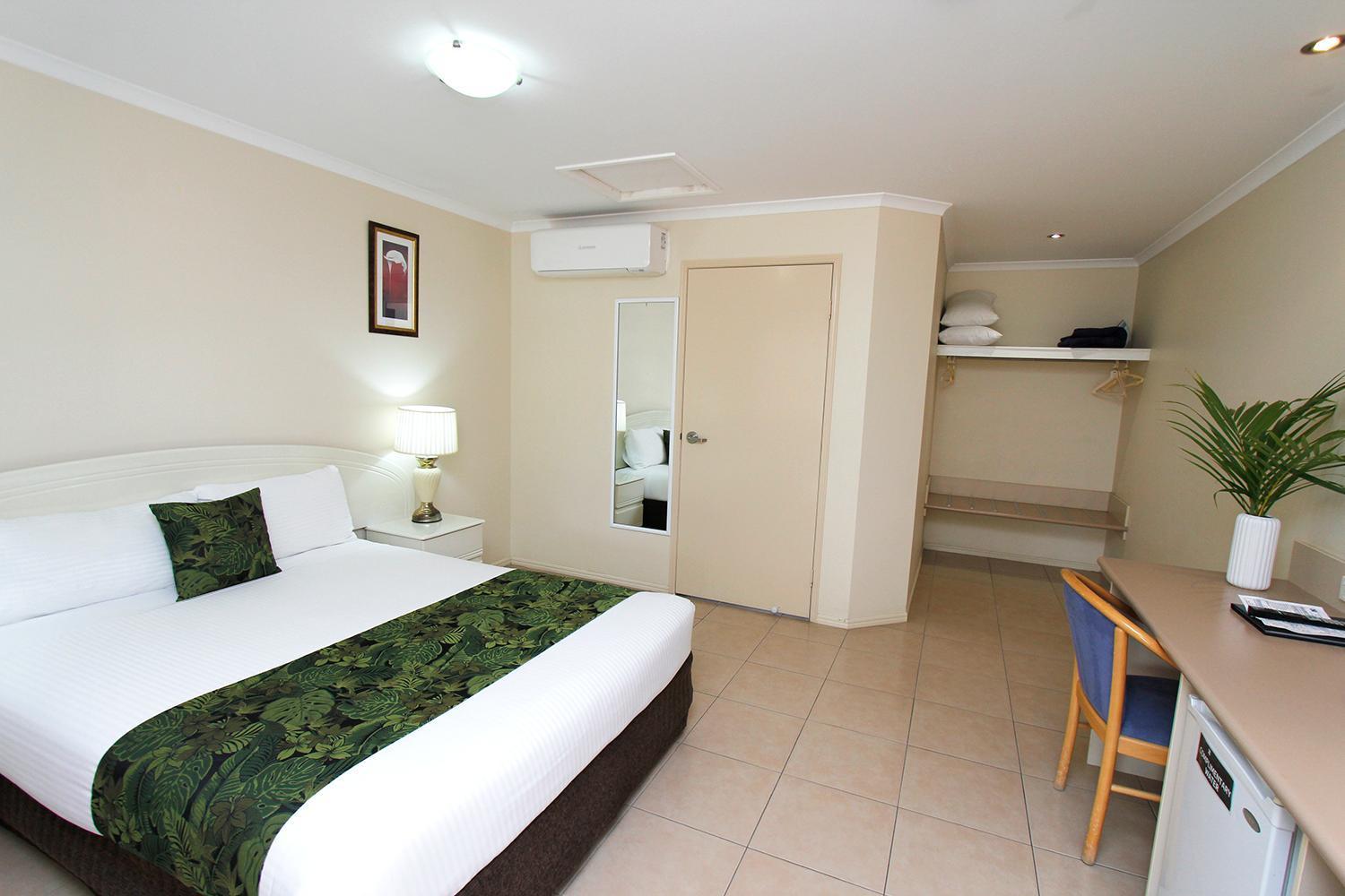 The Palms Motel Chinchilla Buitenkant foto