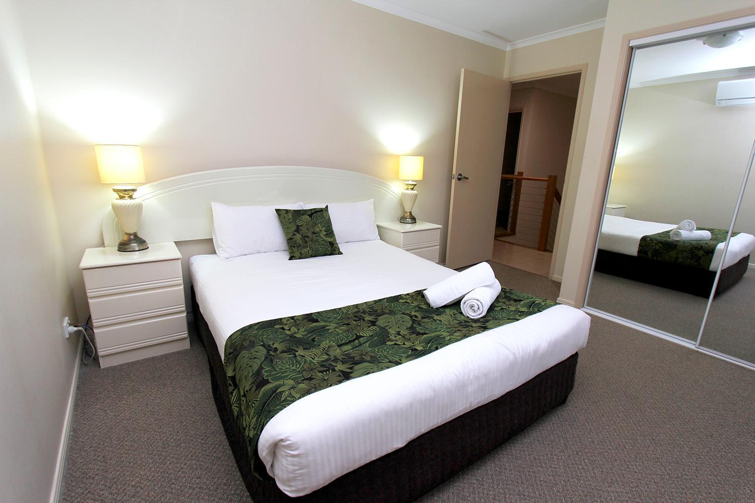 The Palms Motel Chinchilla Buitenkant foto