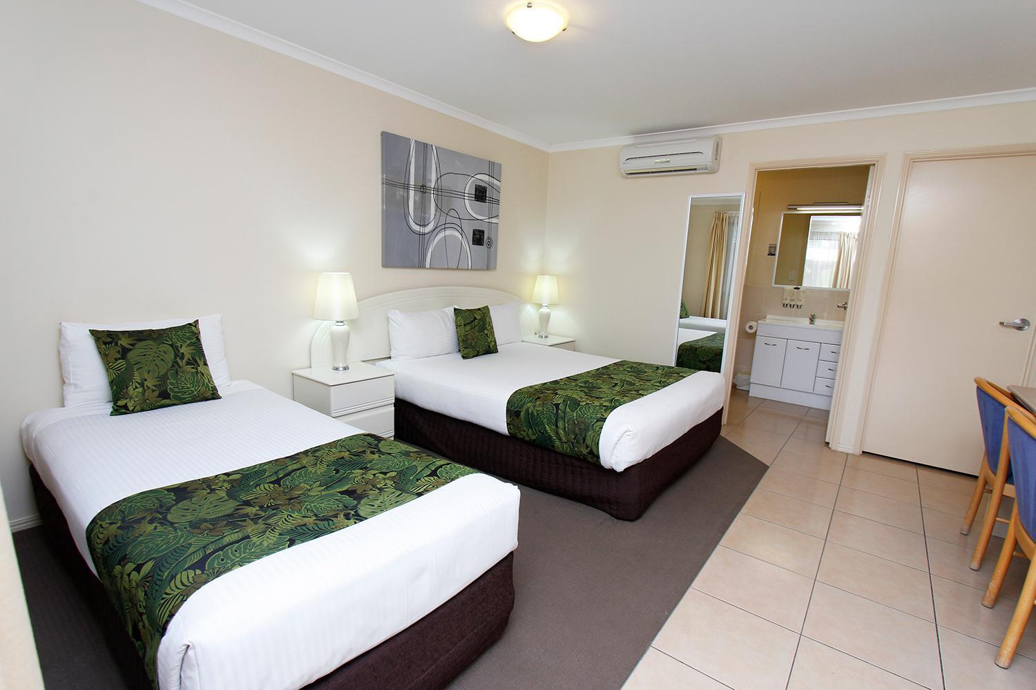 The Palms Motel Chinchilla Buitenkant foto