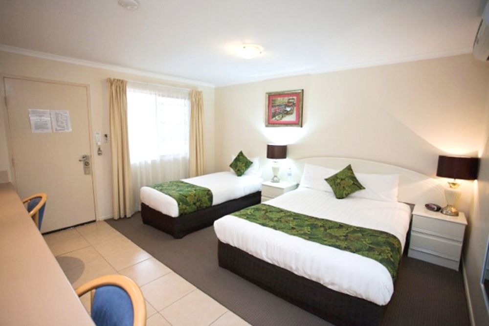 The Palms Motel Chinchilla Buitenkant foto