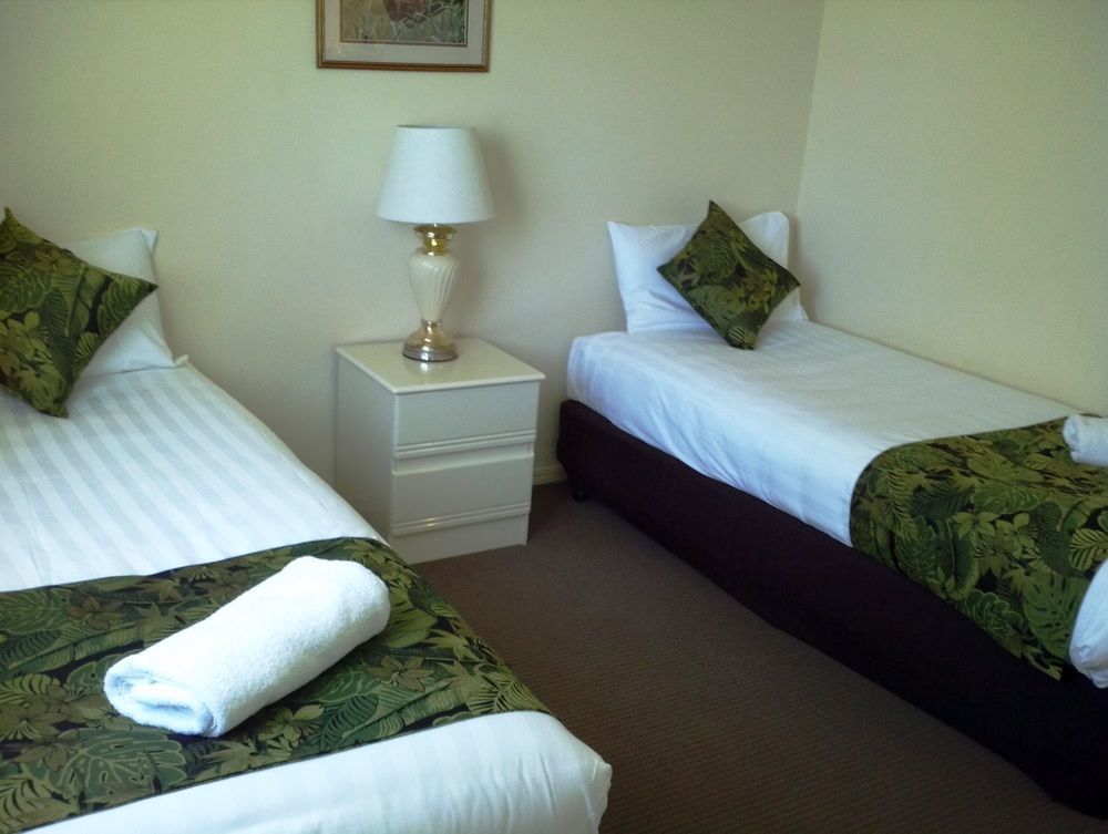 The Palms Motel Chinchilla Buitenkant foto